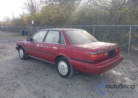 1988 Toyota Camry Le z USA, uszkodzony, nr VIN JT2SV22EXJ0177552